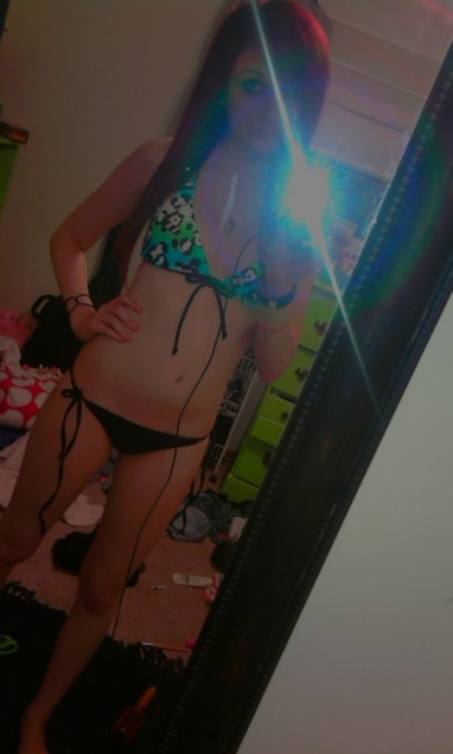 Развратные студентки делают селфи своих сисек в ванной 4 фото Развратные студентки делают селфи своих сисек в ванной 4 фото