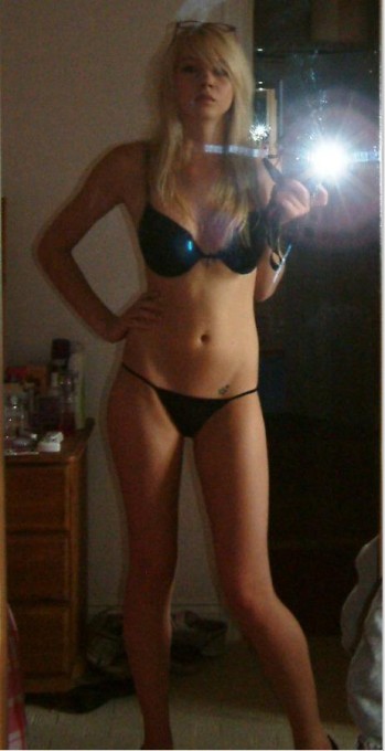 Развратные студентки делают селфи своих сисек в ванной 13 фото Развратные студентки делают селфи своих сисек в ванной 13 фото