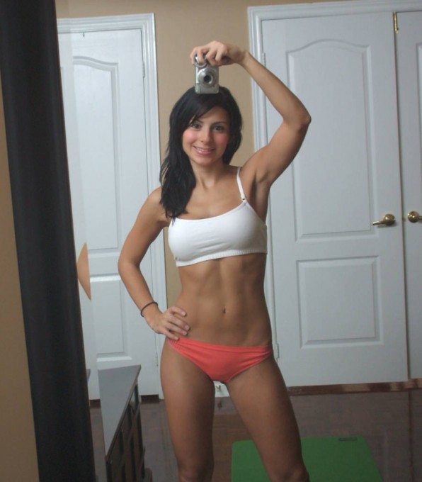 Развратные студентки делают селфи своих сисек в ванной 15 фото Развратные студентки делают селфи своих сисек в ванной 15 фото