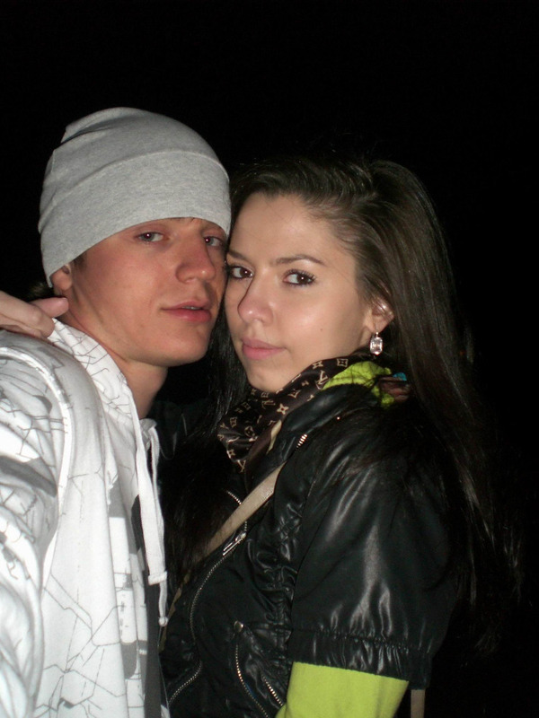 Русская брюнетка с большой обнажается перед женихом на камеру 13 фото Русская брюнетка с большой обнажается перед женихом на камеру 13 фото