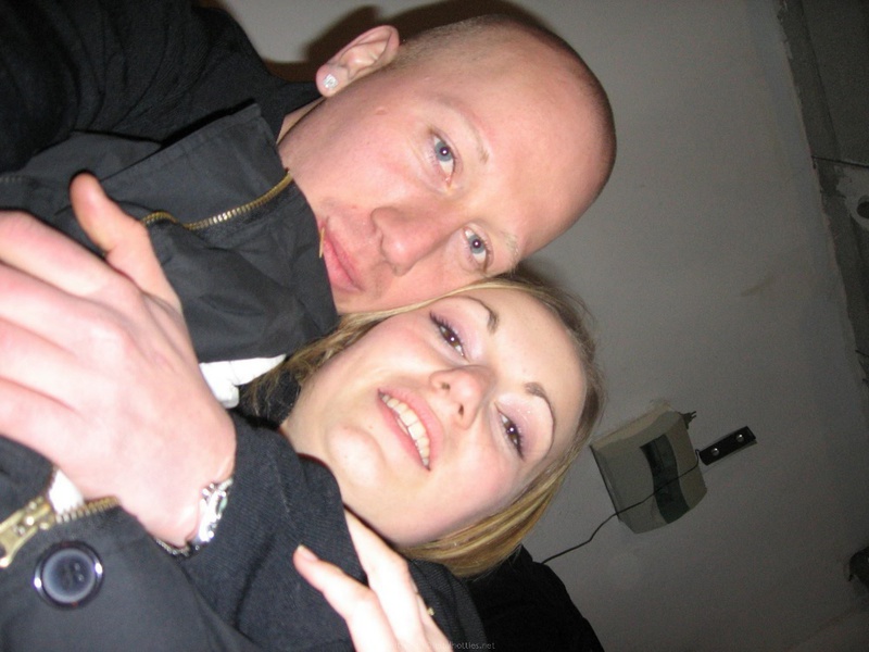 Светловолосая тёлка не показывает свои сиськи 1 фото Светловолосая тёлка не показывает свои сиськи 1 фото