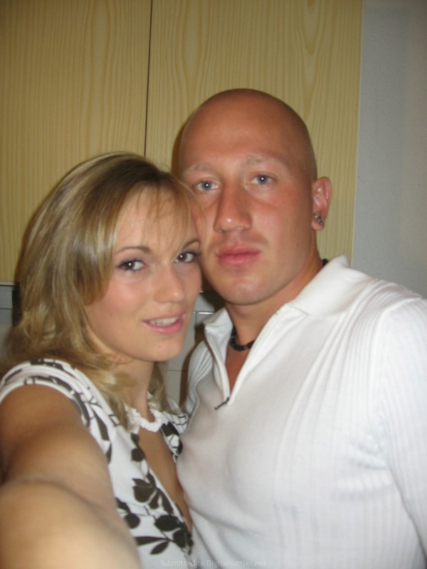 Светловолосая тёлка не показывает свои сиськи 22 фото Светловолосая тёлка не показывает свои сиськи 22 фото