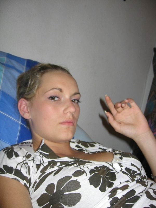 Светловолосая тёлка не показывает свои сиськи 26 фото Светловолосая тёлка не показывает свои сиськи 26 фото