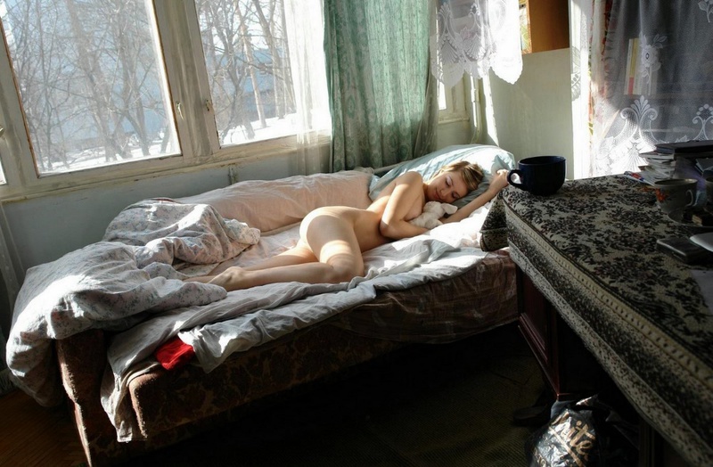 Обнаженная куколка хочет выглядеть максимально сексуальной 17 фото Обнаженная куколка хочет выглядеть максимально сексуальной 17 фото