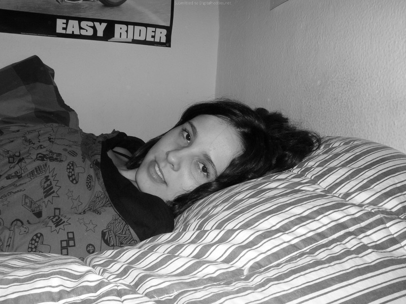 Черно-белые снимки девушки с волосатой пилоткой 12 фото Черно-белые снимки девушки с волосатой пилоткой 12 фото