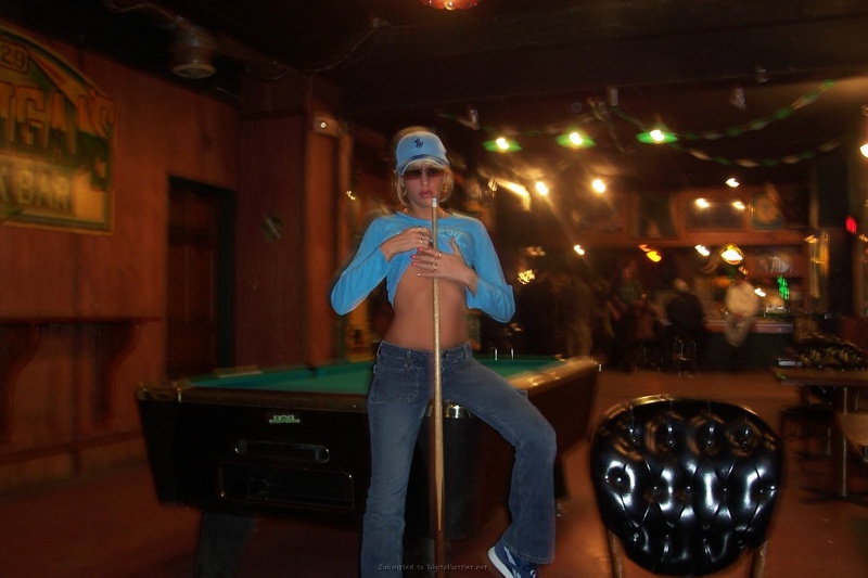 Минетчица отдыхает на курорте с волосатым хахалем и сосет член 14 фото Минетчица отдыхает на курорте с волосатым хахалем и сосет член 14 фото