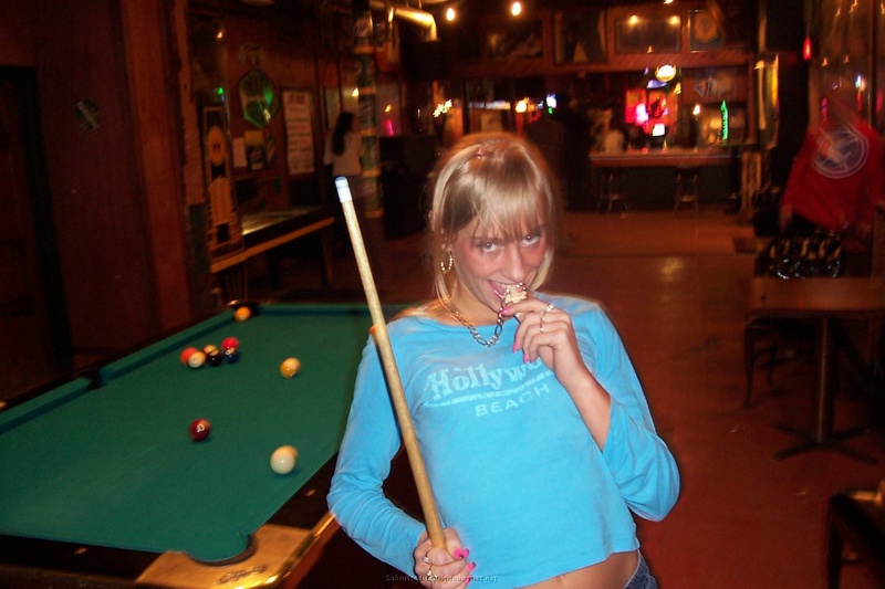 Минетчица отдыхает на курорте с волосатым хахалем и сосет член 10 фото Минетчица отдыхает на курорте с волосатым хахалем и сосет член 10 фото