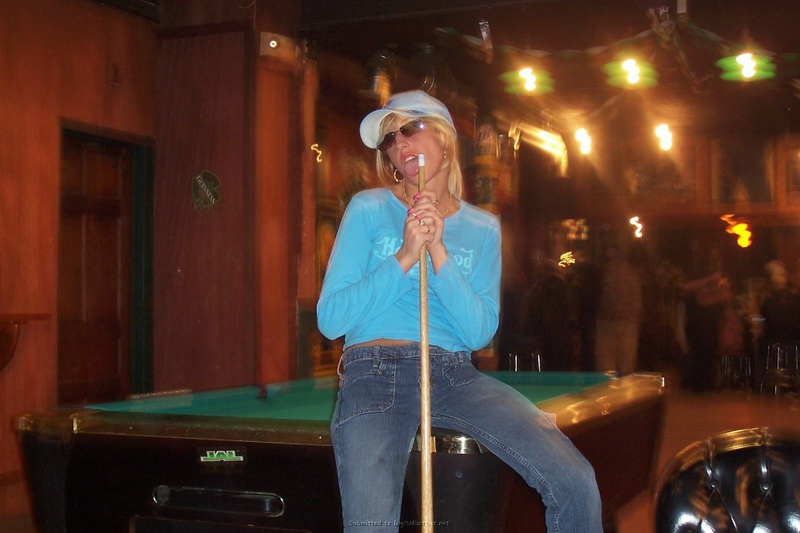 Минетчица отдыхает на курорте с волосатым хахалем и сосет член 13 фото Минетчица отдыхает на курорте с волосатым хахалем и сосет член 13 фото