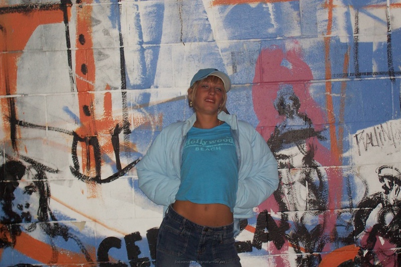 Минетчица отдыхает на курорте с волосатым хахалем и сосет член 16 фото Минетчица отдыхает на курорте с волосатым хахалем и сосет член 16 фото