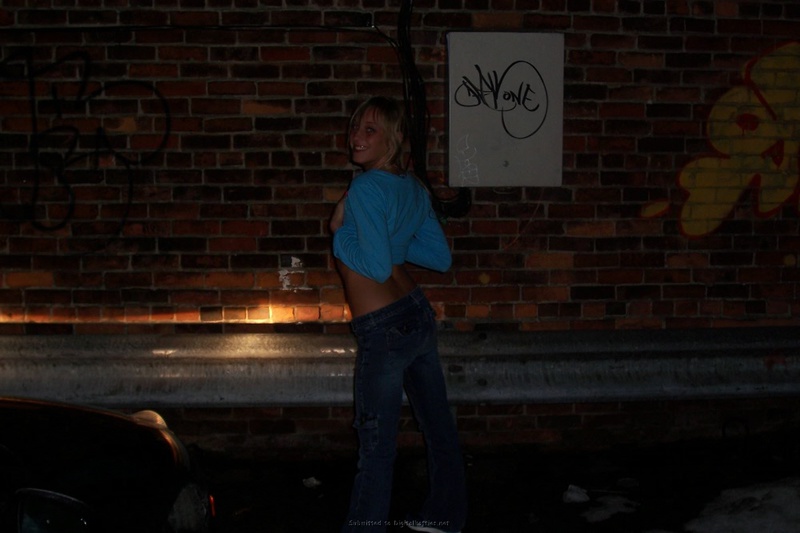 Минетчица отдыхает на курорте с волосатым хахалем и сосет член 21 фото Минетчица отдыхает на курорте с волосатым хахалем и сосет член 21 фото