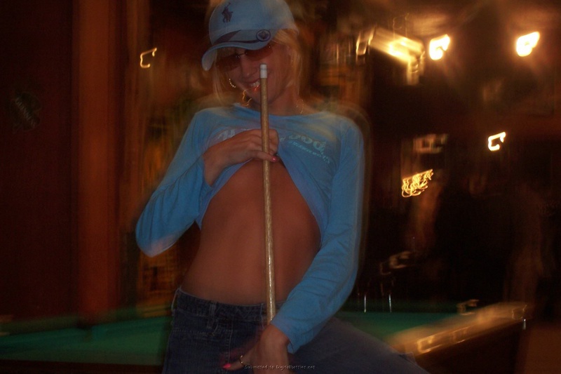 Минетчица отдыхает на курорте с волосатым хахалем и сосет член 15 фото Минетчица отдыхает на курорте с волосатым хахалем и сосет член 15 фото