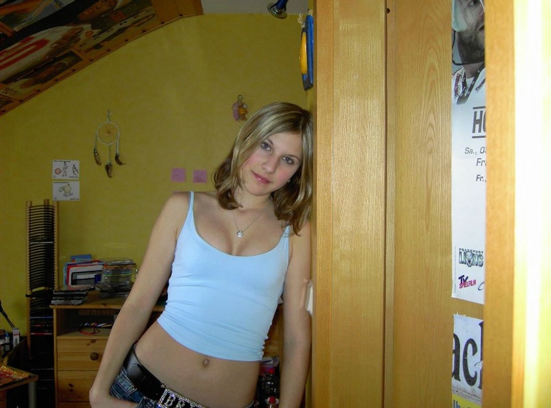 Засунула расческу в пилотку 1 фото Засунула расческу в пилотку 1 фото