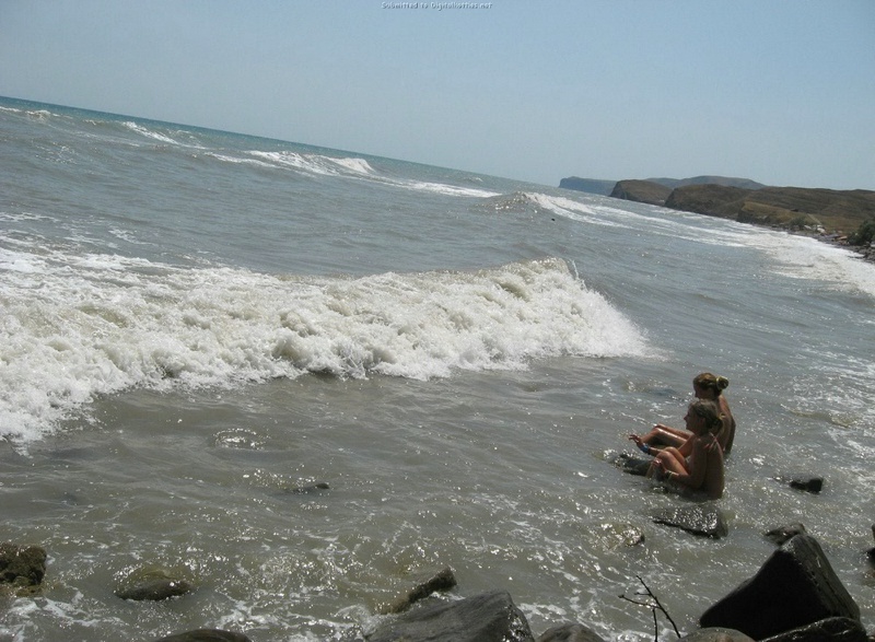 Эротические снимки отдыхающих дикарями девушек на море 8 фото Эротические снимки отдыхающих дикарями девушек на море 8 фото