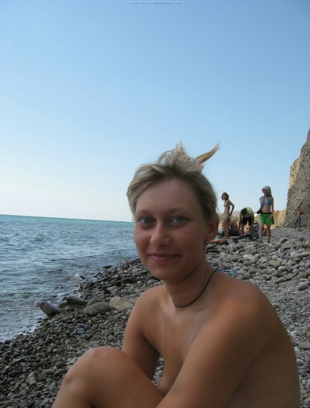 Эротические снимки отдыхающих дикарями девушек на море 21 фото Эротические снимки отдыхающих дикарями девушек на море 21 фото