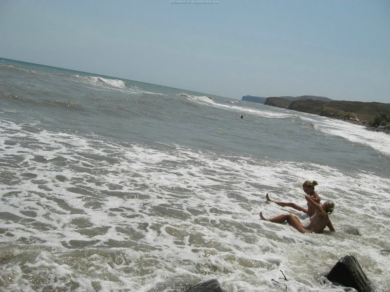 Эротические снимки отдыхающих дикарями девушек на море 18 фото Эротические снимки отдыхающих дикарями девушек на море 18 фото