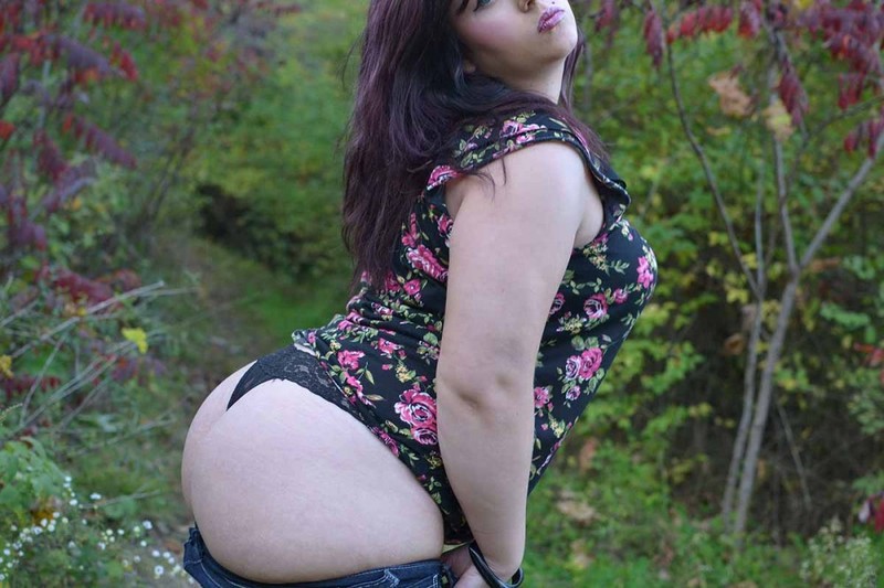 Милая жопастая девка разделась 8 фото Милая жопастая девка разделась 8 фото