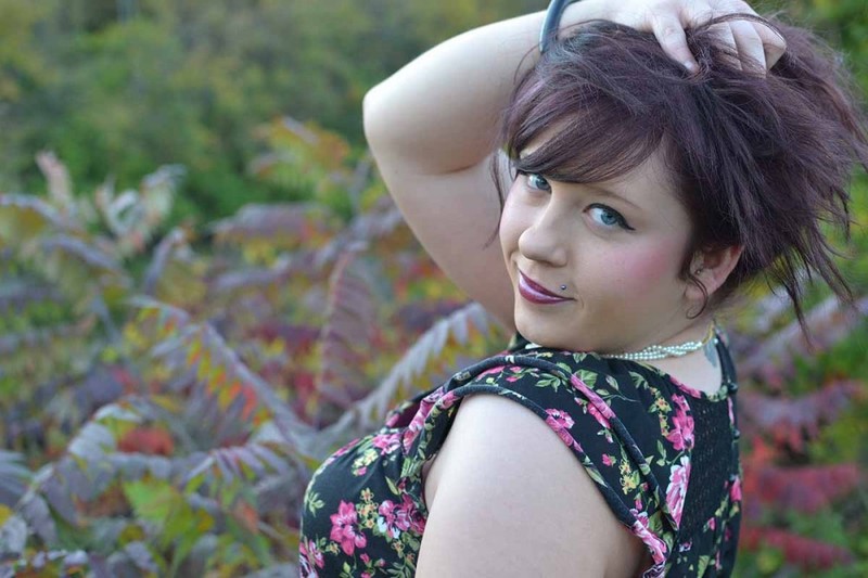 Милая жопастая девка разделась 15 фото Милая жопастая девка разделась 15 фото