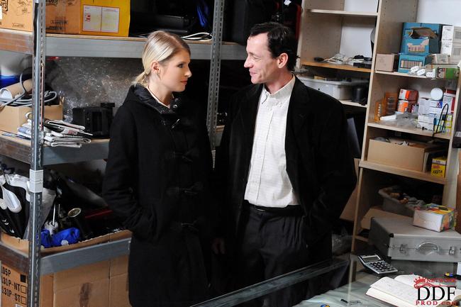 По очереди делает минет парням 1 фото По очереди делает минет парням 1 фото