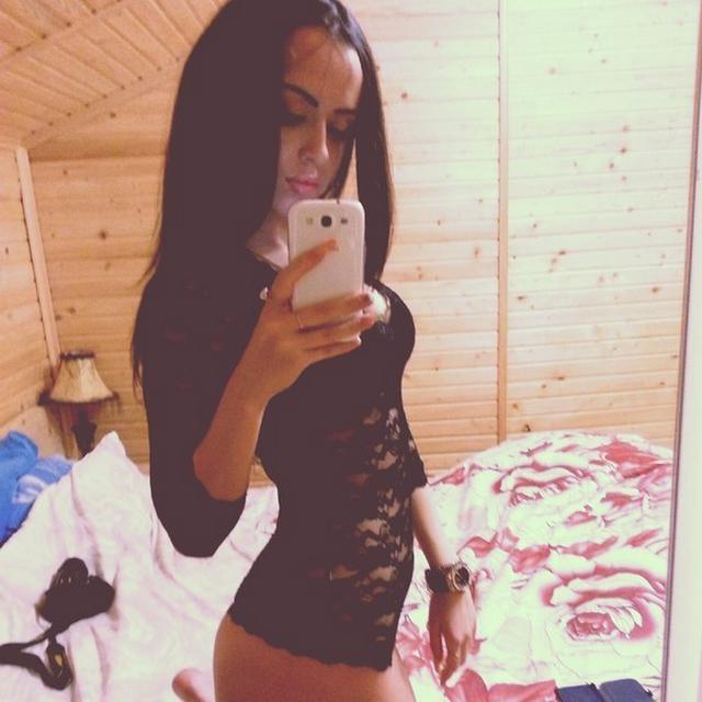 Откровенные селфи девушек с голыми попами 11 фото Откровенные селфи девушек с голыми попами 11 фото