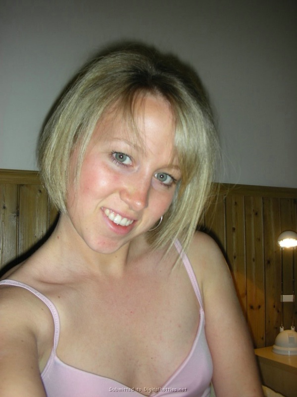 Голая девушка флиртует с нами в ванной и на постели 1 фото Голая девушка флиртует с нами в ванной и на постели 1 фото