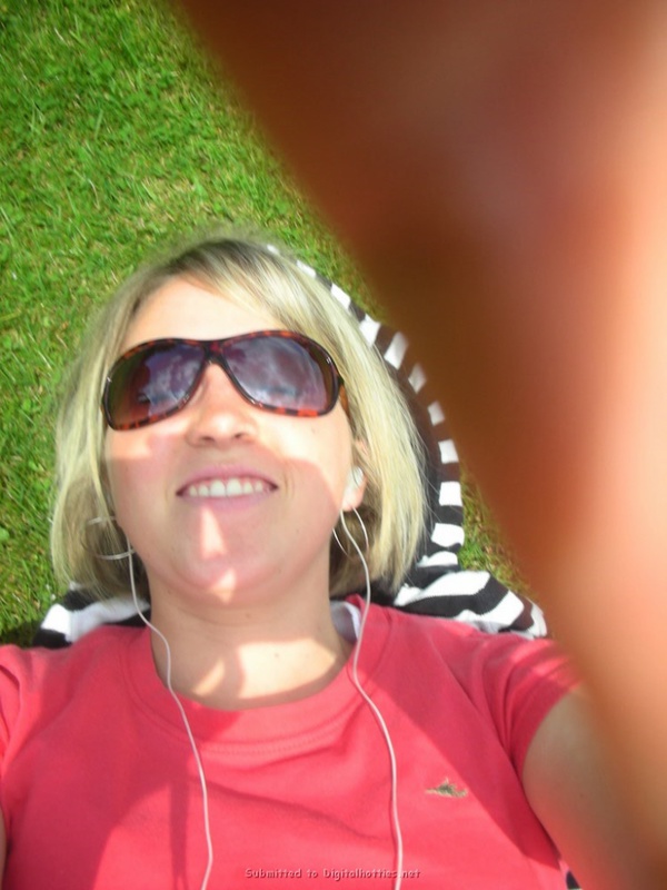 Голая девушка флиртует с нами в ванной и на постели 30 фото Голая девушка флиртует с нами в ванной и на постели 30 фото