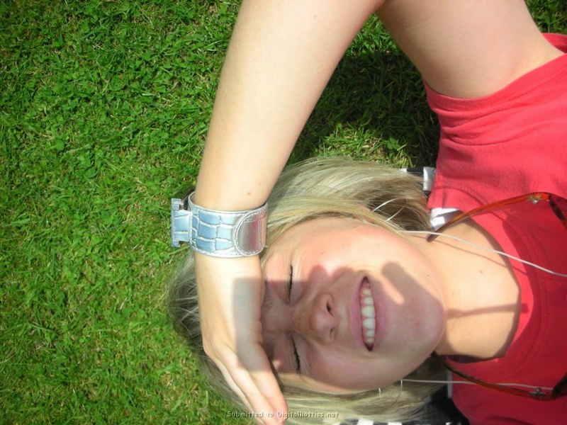 Голая девушка флиртует с нами в ванной и на постели 31 фото Голая девушка флиртует с нами в ванной и на постели 31 фото