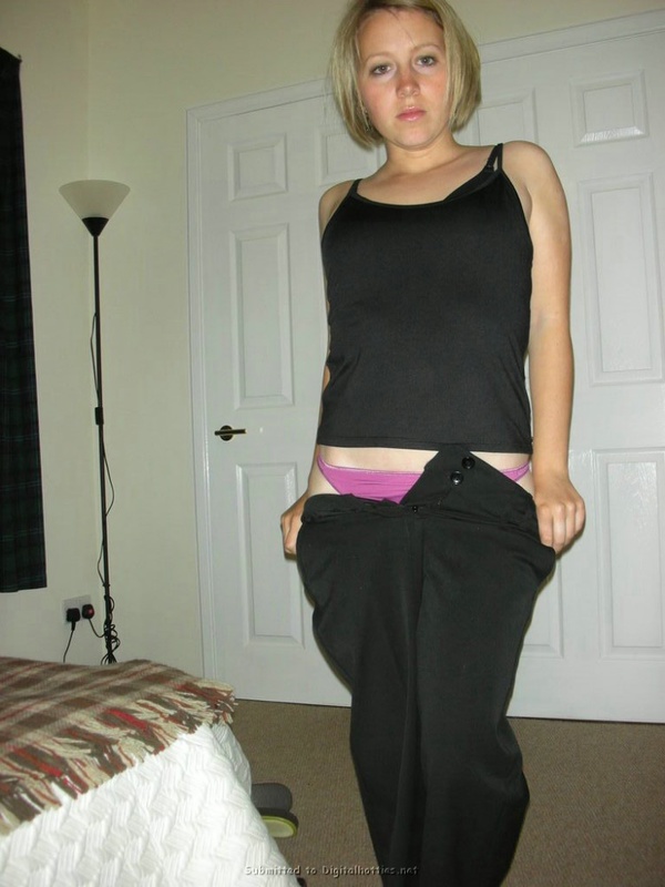 Голая девушка флиртует с нами в ванной и на постели 16 фото Голая девушка флиртует с нами в ванной и на постели 16 фото