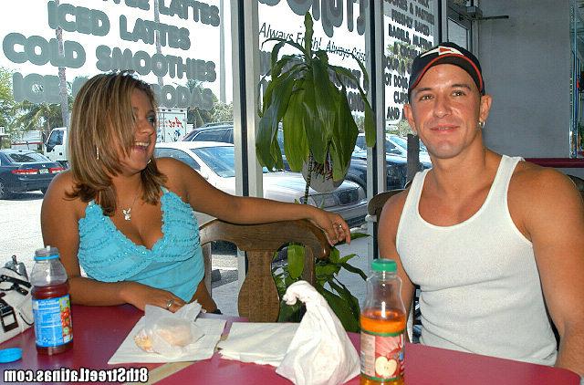 Модный парнишка трахается с сисястой подружкой 1 фото Модный парнишка трахается с сисястой подружкой 1 фото