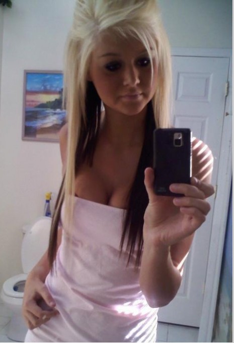 Отражения блондинок и брюнеток в зеркале 12 фото Отражения блондинок и брюнеток в зеркале 12 фото