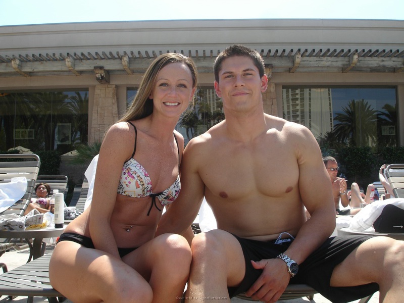 30летняя американка с большой попкой раздевается в номере отеля 6 фото 30летняя американка с большой попкой раздевается в номере отеля 6 фото