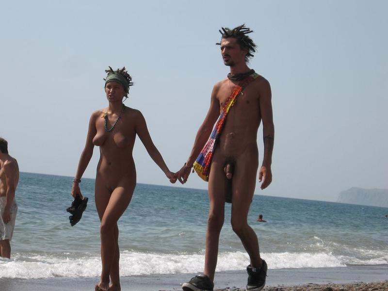Подборка нудистов на общественных пляжах 20 фото Подборка нудистов на общественных пляжах 20 фото