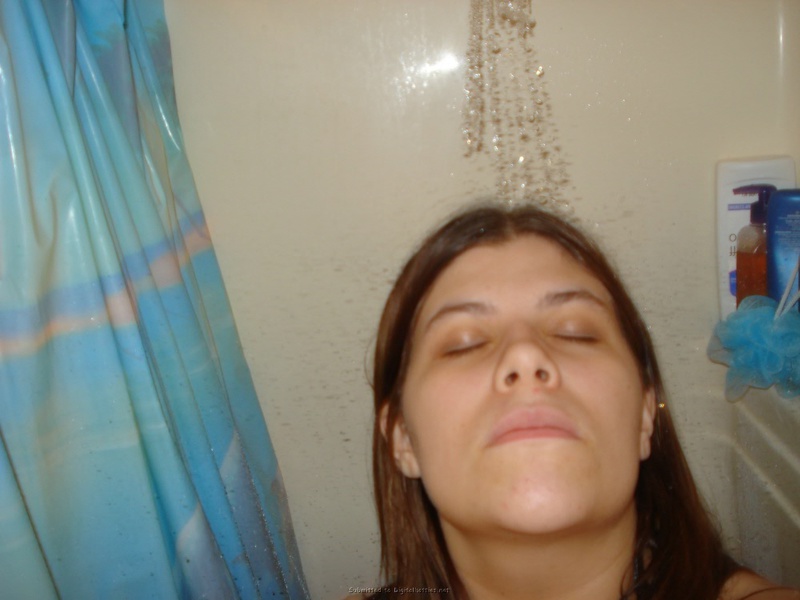 Провинциальная пышка делает селфи в душе и трахается с любовником раком 4 фото Провинциальная пышка делает селфи в душе и трахается с любовником раком 4 фото