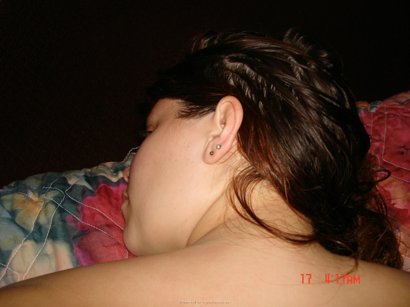 Провинциальная пышка делает селфи в душе и трахается с любовником раком 18 фото Провинциальная пышка делает селфи в душе и трахается с любовником раком 18 фото