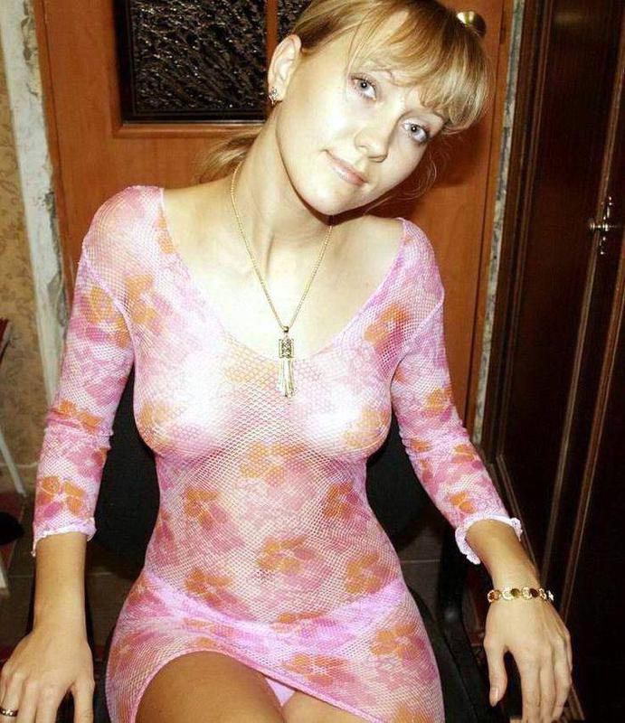 Русская баба в разводе обнажается и позирует на домашнем диване 1 фото Русская баба в разводе обнажается и позирует на домашнем диване 1 фото