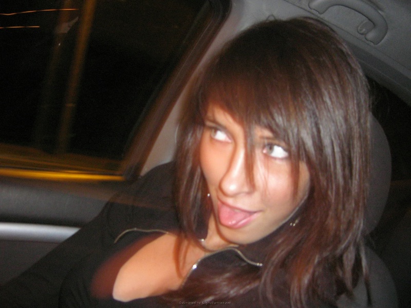 Длинноногая милашка раздевается дома для парня 1 фото Длинноногая милашка раздевается дома для парня 1 фото