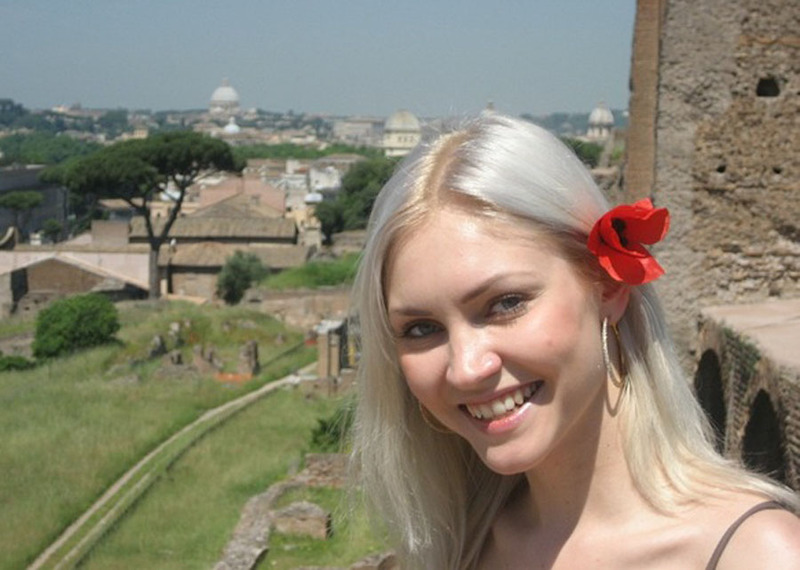 Голая подруга сводит нас с ума своими прелестями 1 фото Голая подруга сводит нас с ума своими прелестями 1 фото