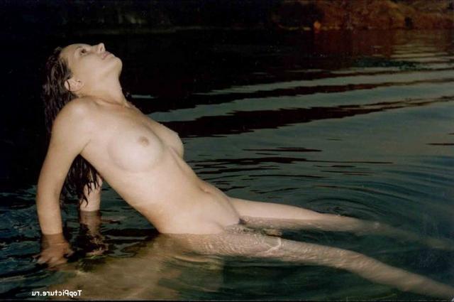 Представительницы слабого пола предлагают свои тела 14 фото Представительницы слабого пола предлагают свои тела 14 фото