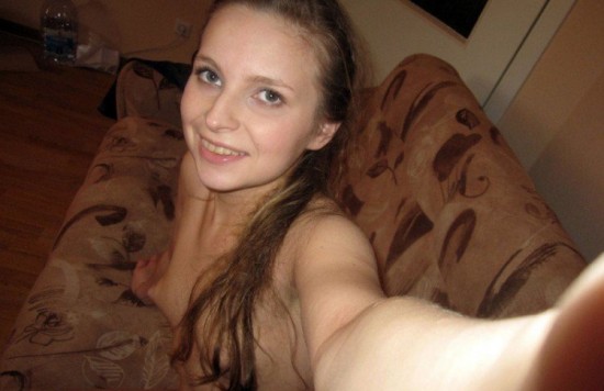 Подруги примеряют эротическое бельё дома перед друг другом 16 фото Подруги примеряют эротическое бельё дома перед друг другом 16 фото