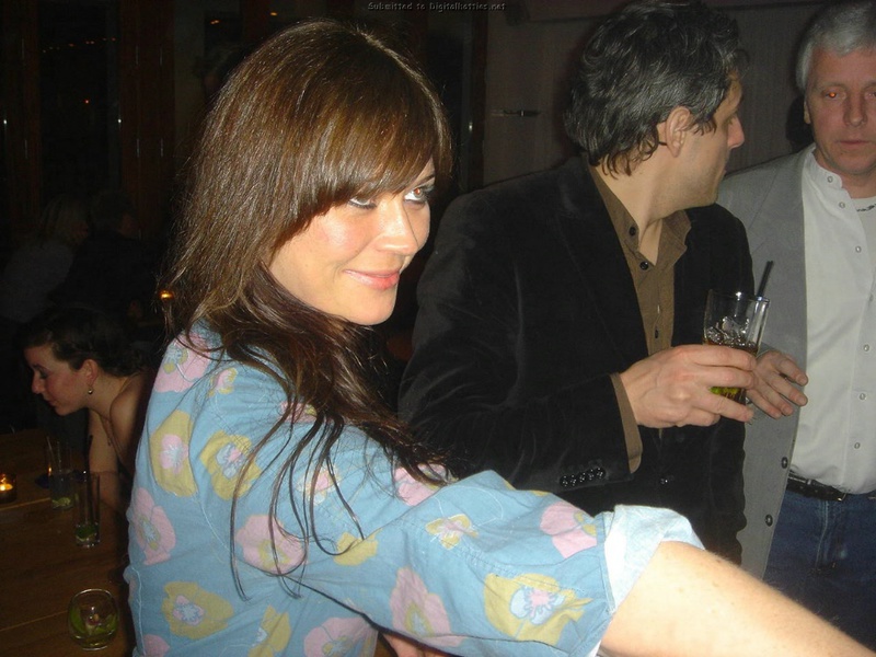 Ублажает его минетом по-домашнему 3 фото Ублажает его минетом по-домашнему 3 фото