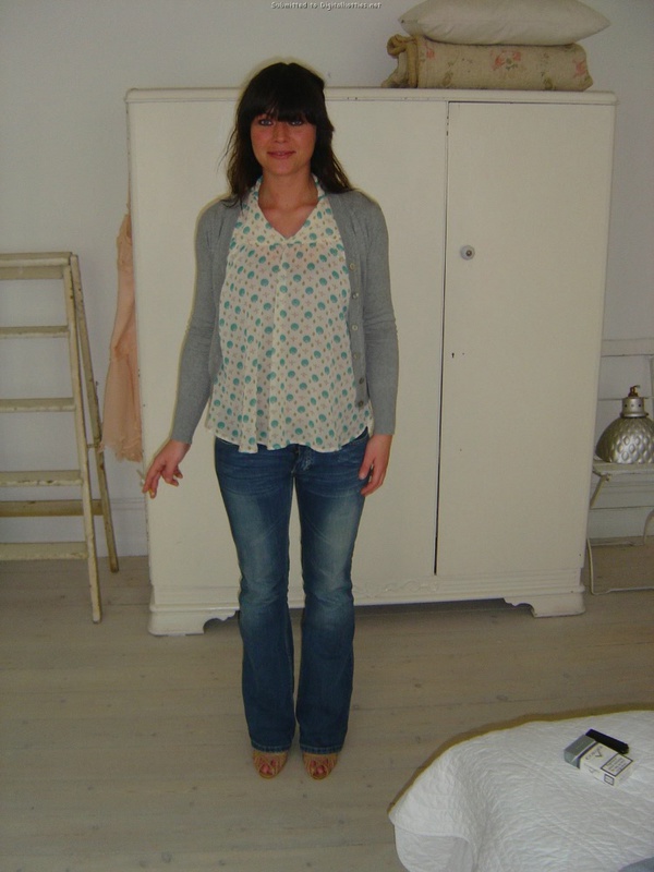 Ублажает его минетом по-домашнему 1 фото Ублажает его минетом по-домашнему 1 фото