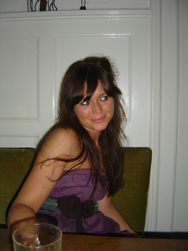 Ублажает его минетом по-домашнему 2 фото Ублажает его минетом по-домашнему 2 фото