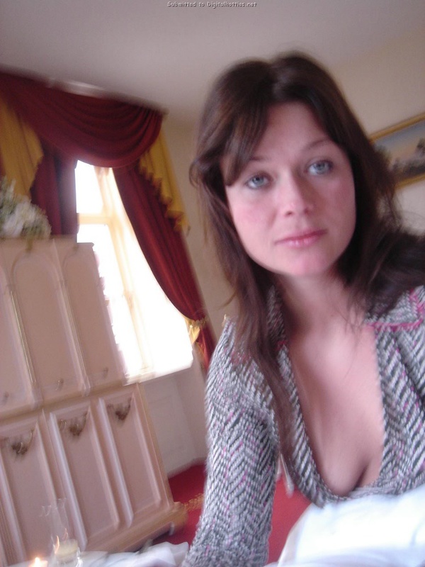 Ублажает его минетом по-домашнему 9 фото Ублажает его минетом по-домашнему 9 фото