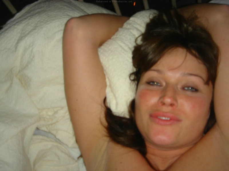 Ублажает его минетом по-домашнему 18 фото Ублажает его минетом по-домашнему 18 фото