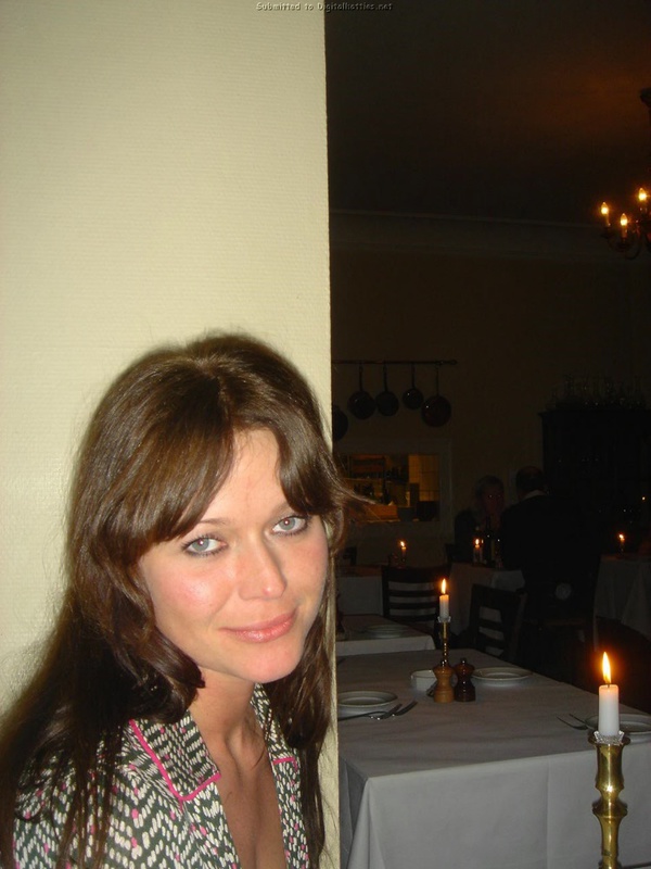 Ублажает его минетом по-домашнему 6 фото Ублажает его минетом по-домашнему 6 фото