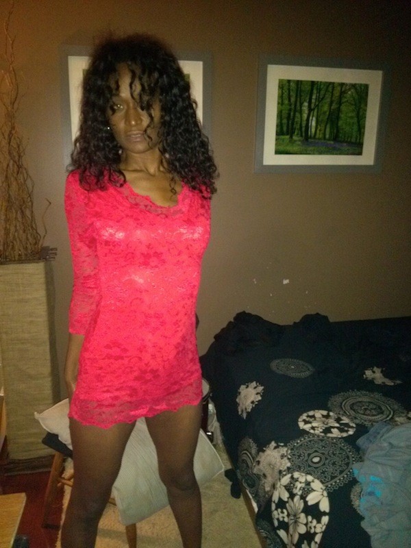 Черная мамочка в чулках мастурбирует на кровати 15 фото Черная мамочка в чулках мастурбирует на кровати 15 фото