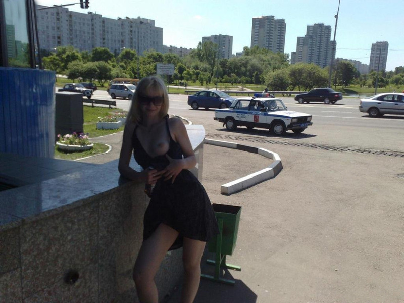 Русская туристка раздевается на улице во время путешествий 12 фото Русская туристка раздевается на улице во время путешествий 12 фото