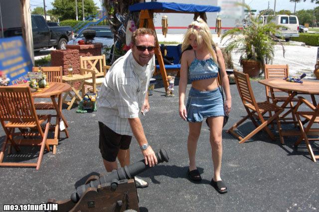 Блондинка занимается совокуплением с приятелем 4 фото Блондинка занимается совокуплением с приятелем 4 фото