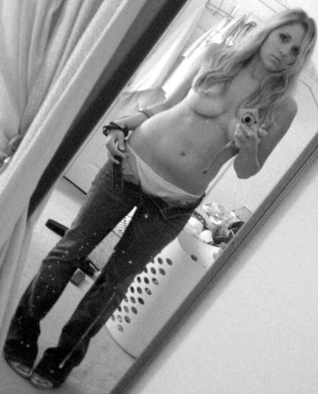 Похотливые студентки и выпускницы ВУЗов США делают голые селфи 11 фото Похотливые студентки и выпускницы ВУЗов США делают голые селфи 11 фото