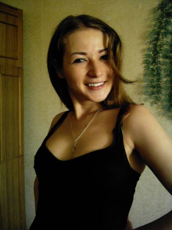 Скучающая девушка голышом и в нижнем бельишко 1 фото Скучающая девушка голышом и в нижнем бельишко 1 фото