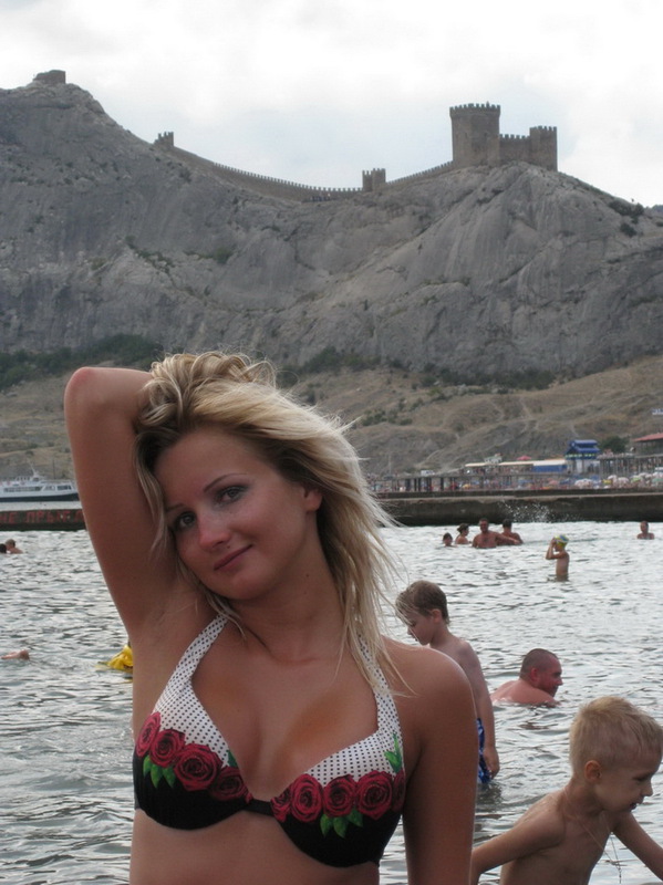 Русская баба позагорала на пляже и разделась в душе для любовника 5 фото Русская баба позагорала на пляже и разделась в душе для любовника 5 фото